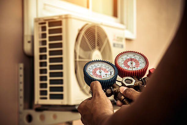 Professional Hvac Installation technician working in Cooksville, MD